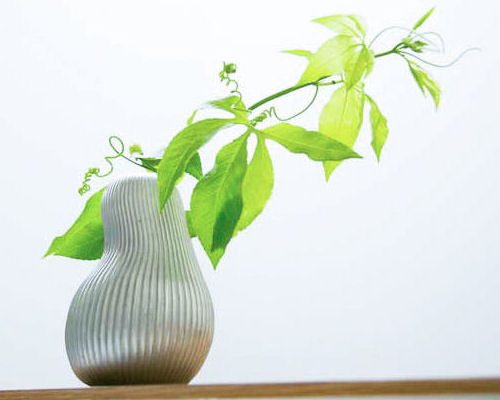 Suzu Pear Tin Flower Vase