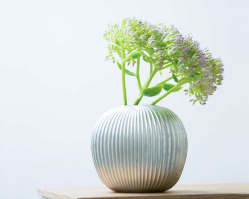 Suzu Apple Tin Flower Vase