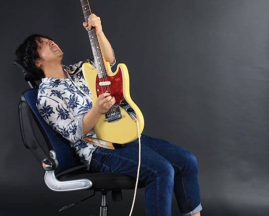 Bauhutte Guitaisu Guitar Chair