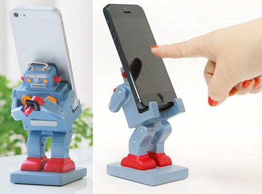 Retro Japanese Robot Smartphone Stand