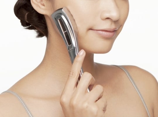 Slim Cera Plus Facial Roller - Anti-aging mineral skin care tool - Japan Trend Shop