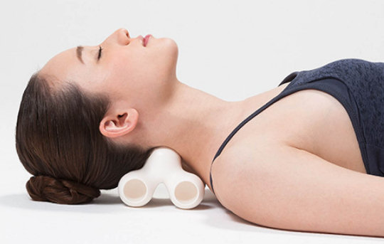 Akaishi Tsu-bo Massage Pillow - Shiatsu neck, back, foot pressure device - Japan Trend Shop