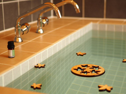Bath Aroma Momiji Japanese Cypress - Hinoki wood-scented bathtub floating decoration - Japan Trend Shop