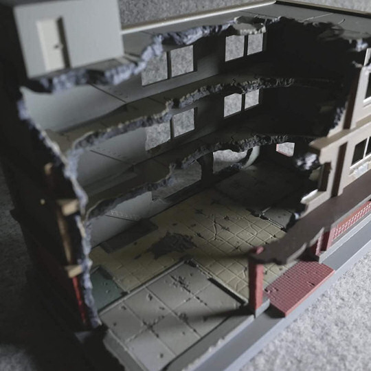 Tomytec Diocolle Combat Series Diorama DCM03 Destroyed Building - Damaged three-floor structure painted plastic model - Japan Trend Shop