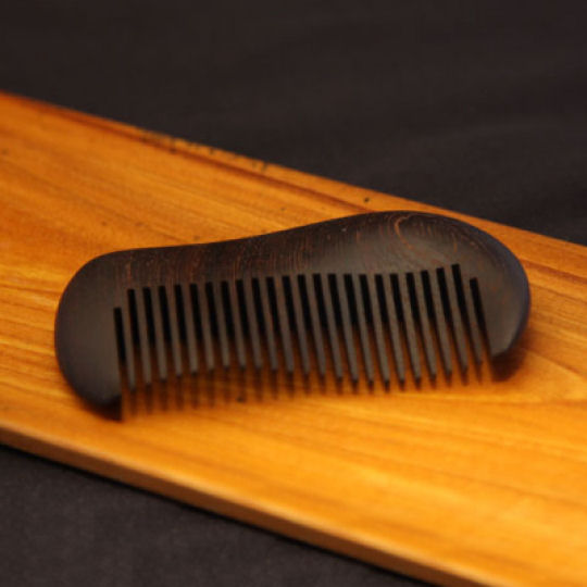 Hineri Kamisuki Wooden Twist Hair Comb Dark - Centuries-old birch hair-grooming accessory - Japan Trend Shop