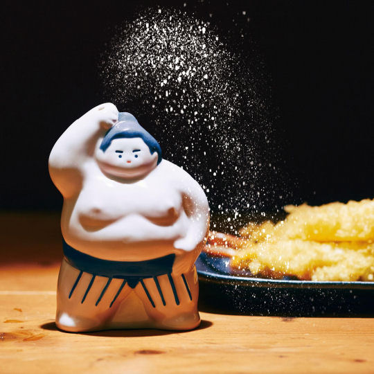 Sumo Wrestler Salt Shaker - Traditional wrestler-shaped condiment container - Japan Trend Shop
