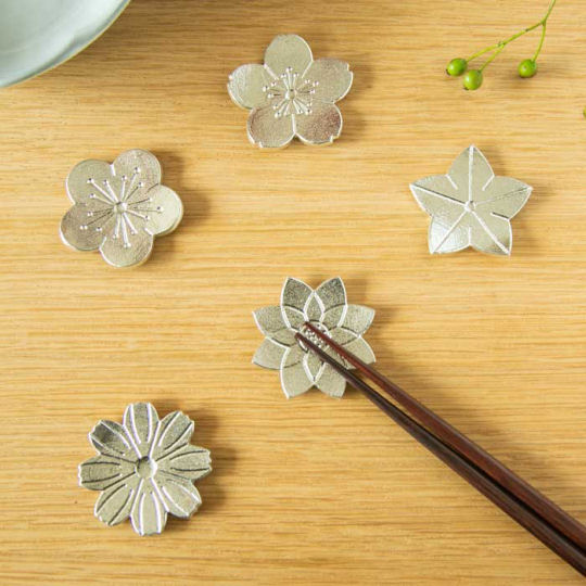 Nousaku Tin Crafted Flower Chopstick Rests - Floral-themed Japanese tableware set - Japan Trend Shop