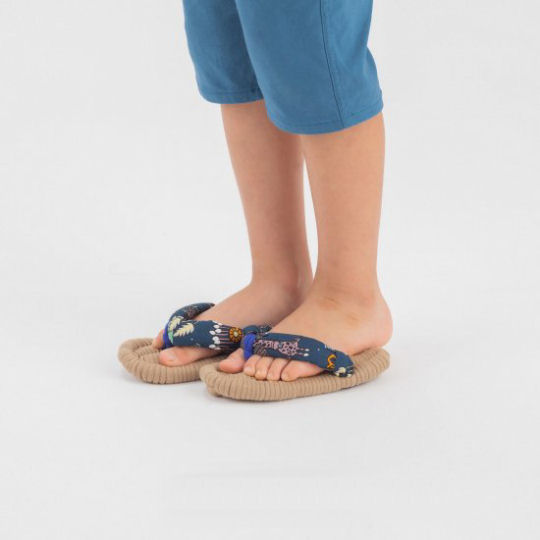 Children's Indoor Flip-Flops Mocha - Modern version of traditional Japanese zori sandals for kids - Japan Trend Shop