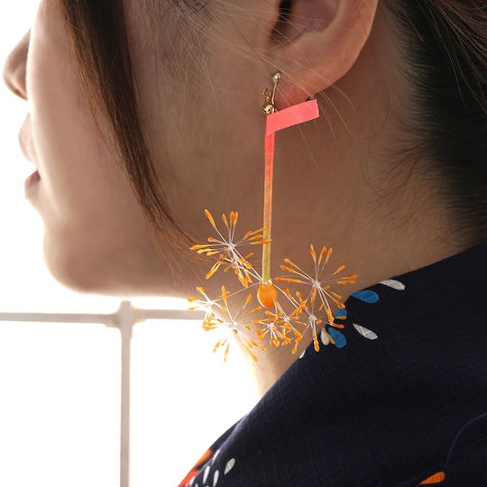 Senko Hanabi Sparkler Earring Pine Needle - Firework-inspired accessory for one ear - Japan Trend Shop