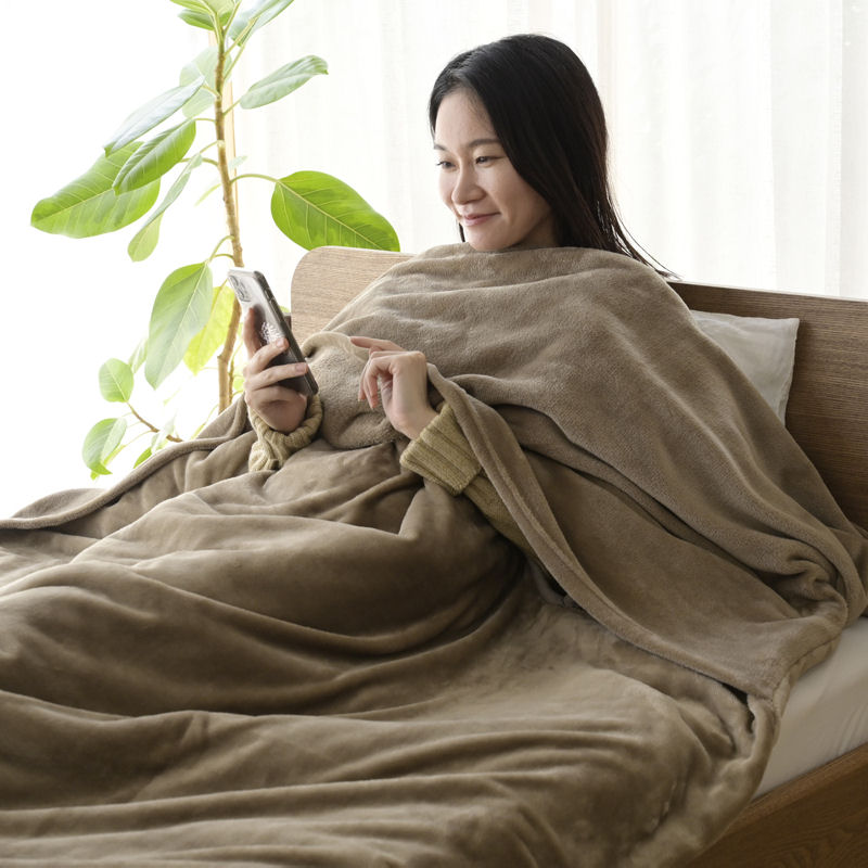 Yamazen Hands-Free Electric Blanket - Body warmer with holes for smartphone use - Japan Trend Shop